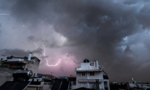 Καιρός: Πώς θα κινηθεί η κακοκαιρία τις επόμενες ώρες - Πού αναμένονται καταιγίδες και χιόνια