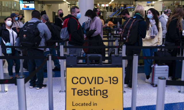 Bloomberg: Η ΕΕ θα προτείνει τα πιστοποιητικά εμβολιασμού να ισχύουν 9 μήνες για τα ταξίδια