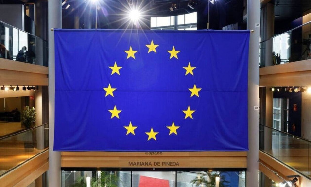 Pöttering: Greece defends international law and deserves the solidarity of the entire EU