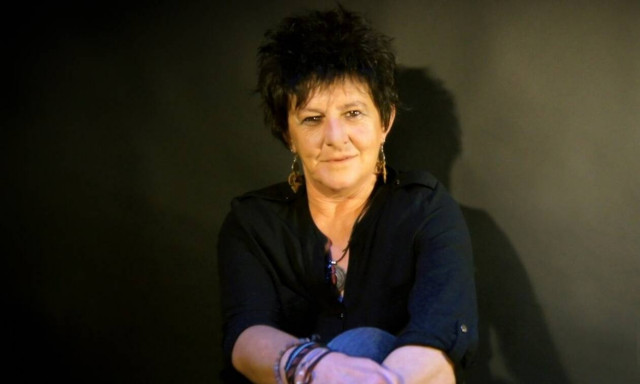 Φωτεινή Βελεσιώτου: Η γνήσια ροκ ρεμπέτισσα στο Newsbomb.gr για τη βία και τις «Άγριες Μέλισσες»