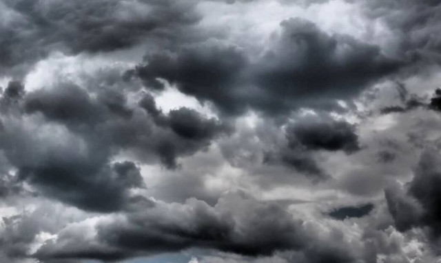 Κακοκαιρία - Αττική: Ο ουρανός σκοτείνιασε σε λίγα λεπτά