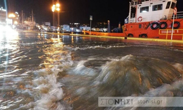 Μυτιλήνη: Προβλήματα από τις ισχυρές βροχοπτώσεις και τους θυελλώδεις ανέμους (pics)