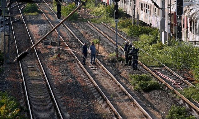 Τραγωδία στο Μεταξουργείο: Νεκρός ο άνδρας που παρασύρθηκε από τρένο σε αφύλαχτη διάβαση