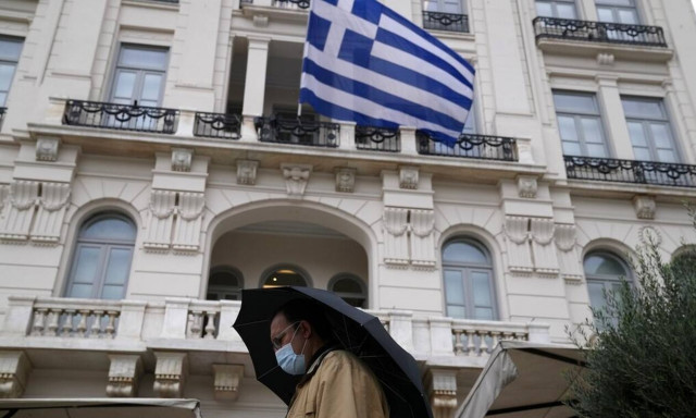 Μετάλλαξη «Όμικρον»: Είναι πιο μεταδοτική; Πώς αντιδρά στα εμβόλια και στις θεραπείες