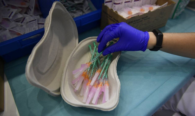 Κορονοϊός: Αυτοί οι εμβολιασμένοι νοσούν και νοσηλεύονται