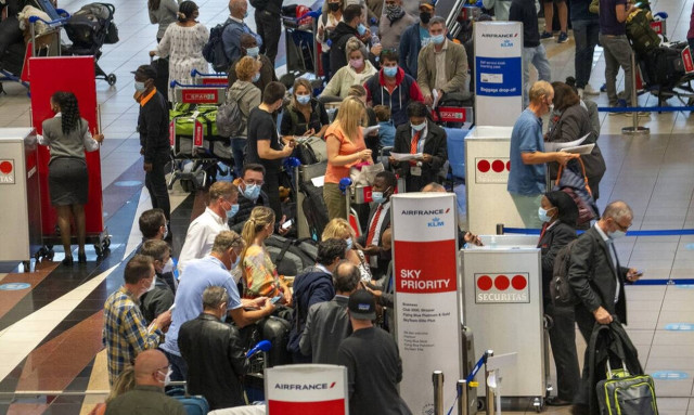 Εκατοντάδες άνθρωποι αναζητούν τρόπο για να επιστρέψουν στις πατρίδες τους από την Αφρική