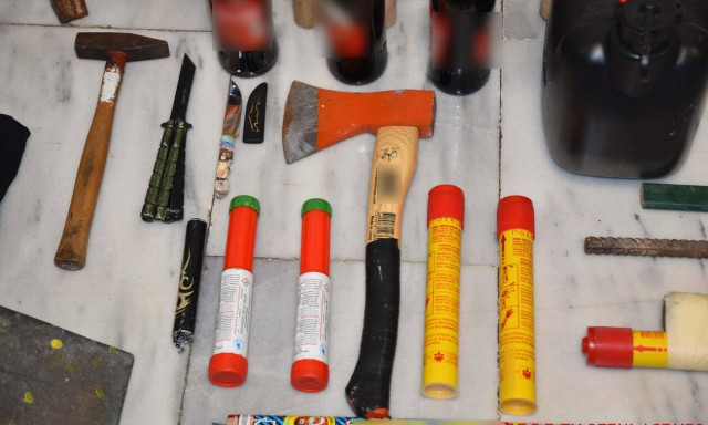 Θεσσαλονίκη: «Οπλοστάσια» σε συνδέσμους οπαδών ανακάλυψε η ΕΛ.ΑΣ. ένα 24ωρο πριν το ΠΑΟΚ – Άρης