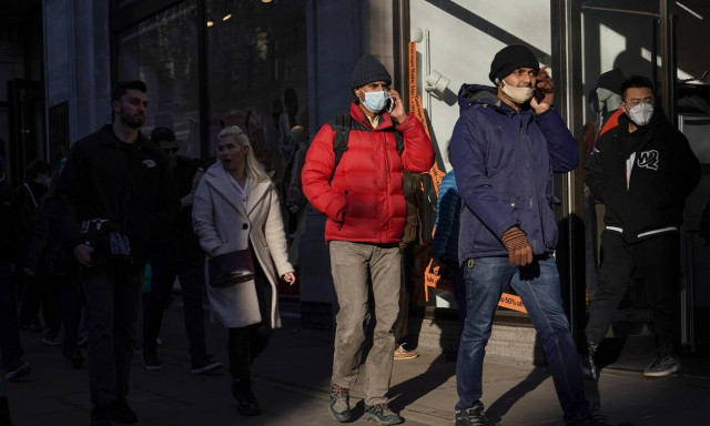 Μετάλλαξη Όμικρον: Έκτακτη σύσκεψη των υπουργών Υγείας της G7 συγκαλεί η Βρετανία