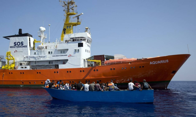 Ιταλία: Η ακτοφυλακή διέσωσε εκατοντάδες μετανάστες - Ανάμεσα τους 41 ανήλικοι και ένα βρέφος