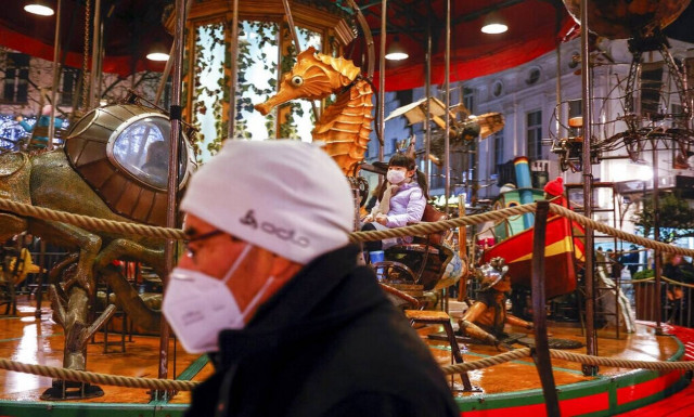 Μετάλλαξη Όμικρον: Ασαφές αν προκαλεί σοβαρότερη ασθένεια ή αν είναι πιο μεταδοτική, λέει ο ΠΟΥ