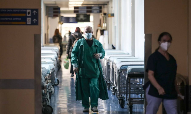 Κορονοϊός: Γιατί η Ελλάδα καταγράφει 80 με 90 νεκρούς καθημερινά – Οι εξηγήσεις Σκέρτσου