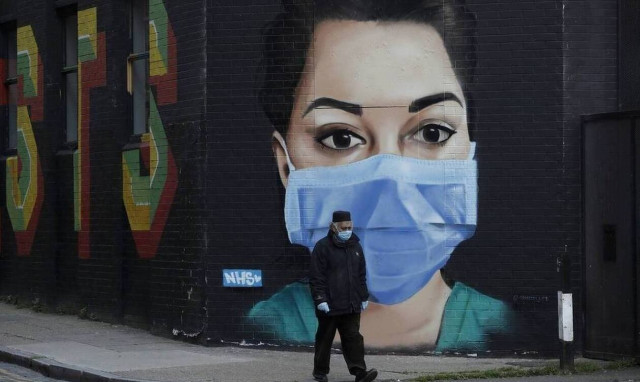 Μετάλλαξη Όμικρον: Πόσο μεταδοτικό είναι το νέο στέλεχος - Ποιους προσβάλλει ευκολότερα