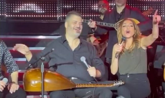 Δέσποινα Βανδή: Το τραγούδι που αφιέρωσε στον Βασίλη Μπισμπίκη – Η αντίδραση του ηθοποιού (vid)