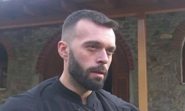 Ιερέας Σέρρες ημίγυμνες φωτογραφίες