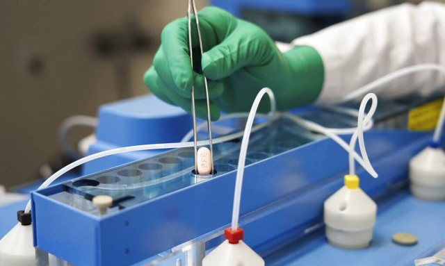 Χάπι Pfizer - Μπουρλά: Αποτελεσματικό και για τη μετάλλαξη Όμικρον