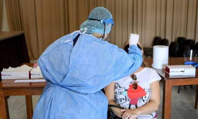 Κρούσματα σήμερα: Χτύπησε και πάλι «κόκκινο» η θετικότητα - Δείτε τις περιοχές