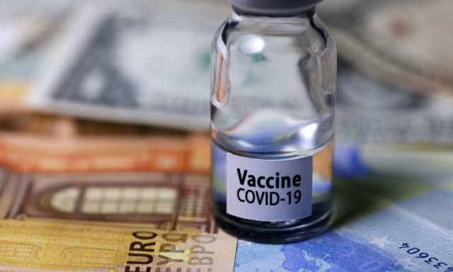 Το αντισυνταγματικό πρόστιμο των 100 ευρώ, οι πονοκέφαλοι για την ΑΑΔΕ και ο κίνδυνος για το Δημόσιο