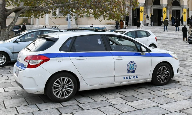 Γιάννενα: Αστυνομικοί ανοίγουν δρόμο για να φτάσει γρήγορα έγκυος στο νοσοκομείο (vid)