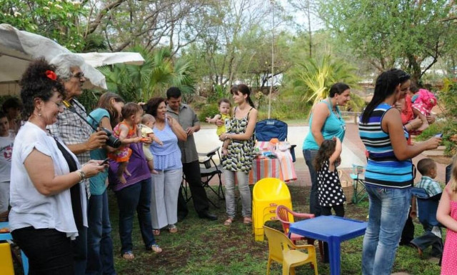 Ρεπορτάζ Newsbomb.gr: Οι Έλληνες της Μποτσουάνα - Η ζωή 40 οικογενειών στη «χώρα των διαμαντιών»