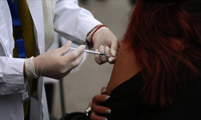 Οξφόρδη: Δεν υπάρχουν στοιχεία ότι τα εμβόλια δεν προστατεύουν από τη μετάλλαξη Όμικρον