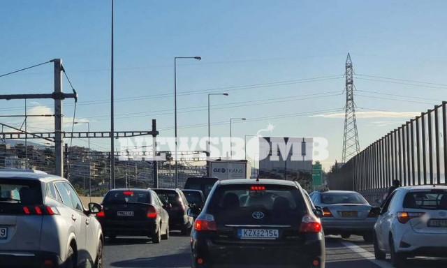 Κίνηση στους δρόμους: Μεγάλες καθυστερήσεις στην Αττική Οδό - Μποτιλιάρισμα στον Κηφισό