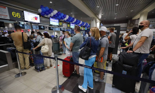 Ρωσία: Σε καραντίνα 14 ημερών όσοι φθάνουν από χώρες με τη μετάλλαξη Όμικρον