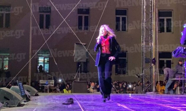 Χριστουγεννιάτικο υπερθέαμα στον Βόλο με την Άννα Βίσση (pics)