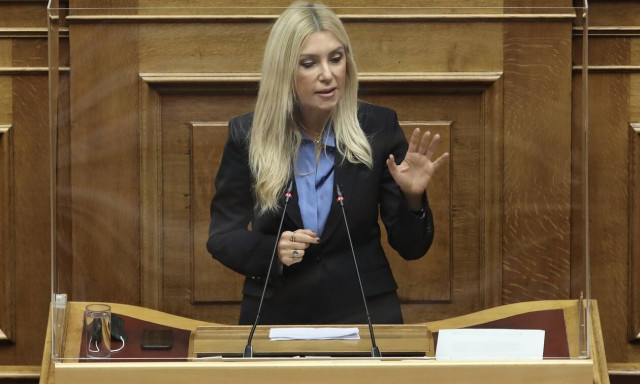 Φωτεινή Αραμπατζή: «Έσπασε» στο βήμα της Βουλής για την Παρθένα Κουτμερίδου (vid)