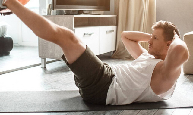 Οι ασκήσεις που αν κάνεις κάθε πρωί θα είσαι όλη μέρα σε φόρμα