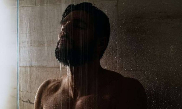 Τέσσερα οφέλη που σου προσφέρει το πρωινό ντους