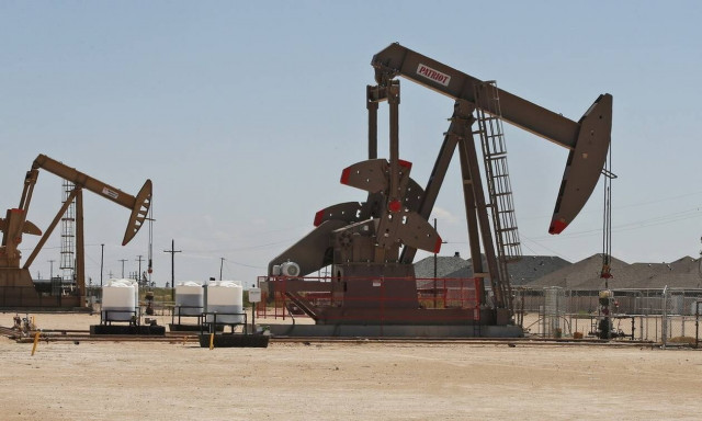 Η μετάλλαξη Όμικρον έριξε κάτω από τα 70 δολάρια την τιμή του πετρελαίου