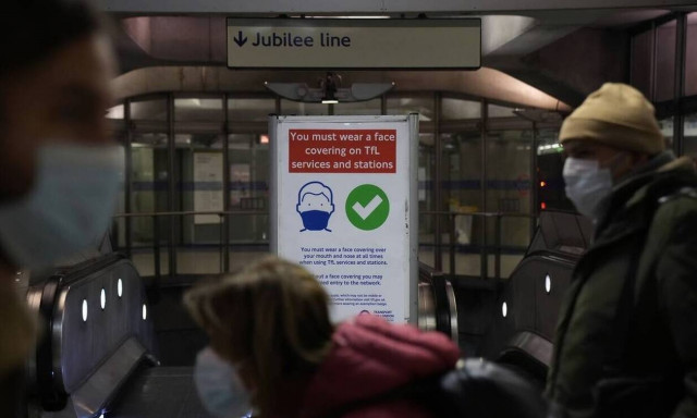 Μετάλλαξη «Όμικρον»: Προκαλεί ήπια ή και καθόλου συμπτώματα, λέει αξιωματούχος του ΠΟΥ