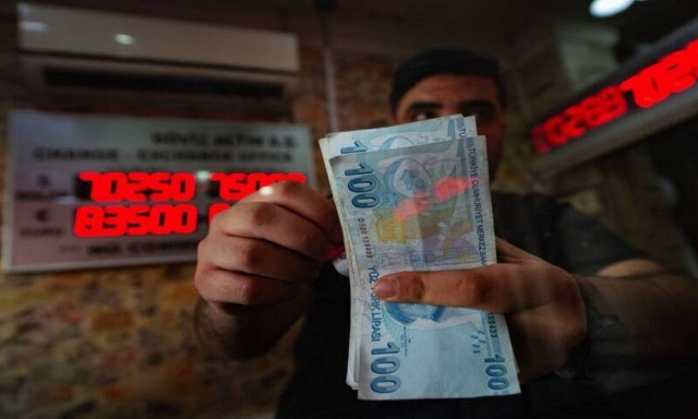 Συνεχίζονται οι πιέσεις στην τουρκική λίρα