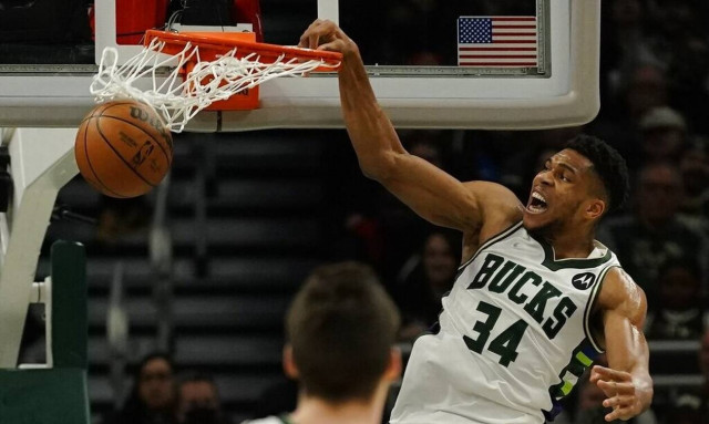 Γιάννης Αντετοκούνμπο: 40αρα και νικητήριο καλάθι κόντρα στου Σάρλοτ Χόρνετς (video)