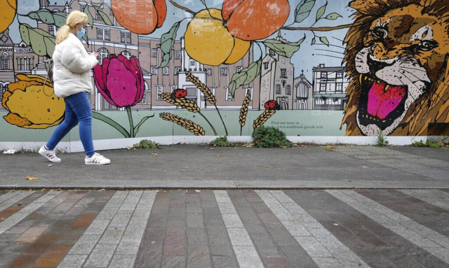 Κορονοϊός: Στο «κόκκινο» η Βρετανία - Κατέγραψε τον υψηλότερο αριθμό κρουσμάτων από τον Ιούλιο