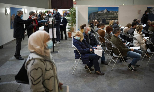 ECDC: Κυριαρχία της «Όμικρον» στην Ευρώπη τους επόμενους μήνες δείχνουν τα μαθηματικά μοντέλα