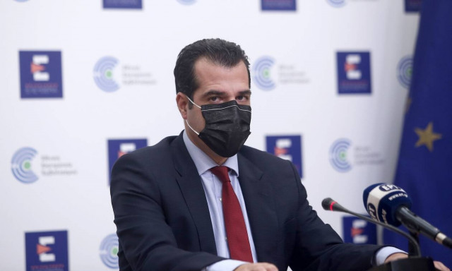 Διευκρίνισεις για τον υποχρεωτικό εμβολιασμό από τον Θάνο Πλεύρη