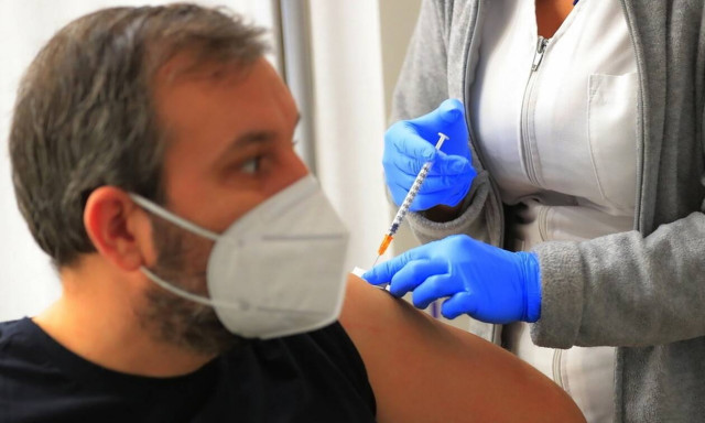 Κορονοϊός: Ποιο είναι το νέο εμβόλιο που αξιολογεί ο Ευρωπαϊκός Οργανισμός Φαρμάκων