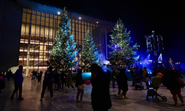 Σχέδιο ασφαλή Χριστούγεννα: Αλλαγές στο πιστοποιητικό νόσησης, μέτρα στα θεματικά πάρκα, self test