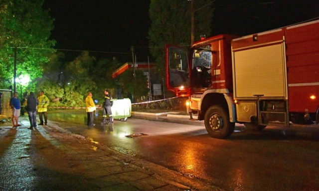 Καιρός: Δύσκολη νύχτα στο Μεσολόγγι - Προβλήματα από το νέο κύμα κακοκαιρίας