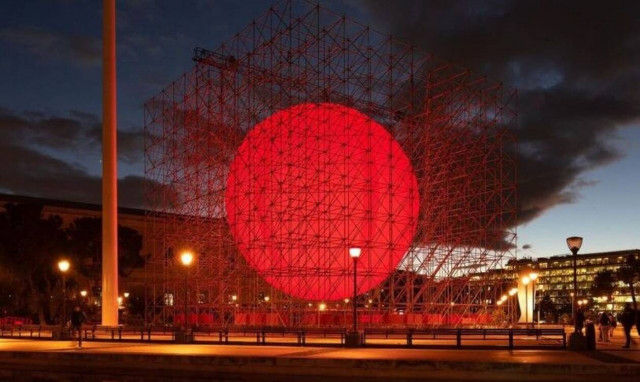 «Γη», μια εγκατάσταση στην Plaza de Colón της Μαδρίτης (pics)