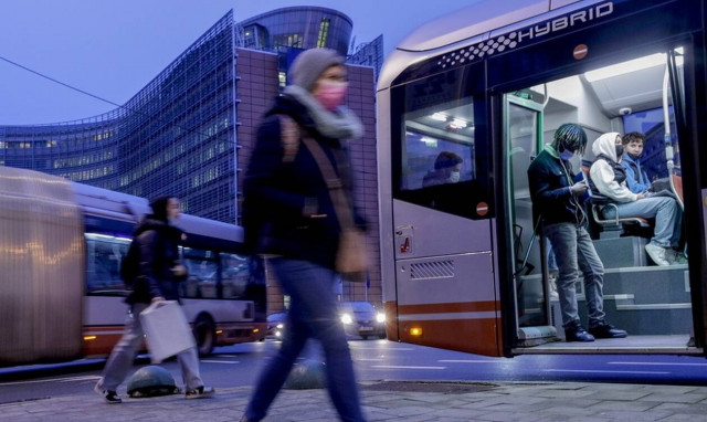 Κορονοϊός: Στοιχεία για το ιικό φορτίο σε εμβολιασμένους και μη