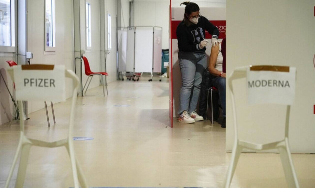 Μετάλλαξη «Όμικρον»: 11 συνολικά τα κρούσματα στην Ιταλία -  17.030 μολύνσεις σε ένα 24ωρο