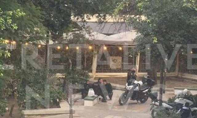 Ηράκλειο: Αστυνομικοί βρήκαν εγκαταλελειμμένο σε χαρτόκουτο ένα μικρό κοριτσάκι