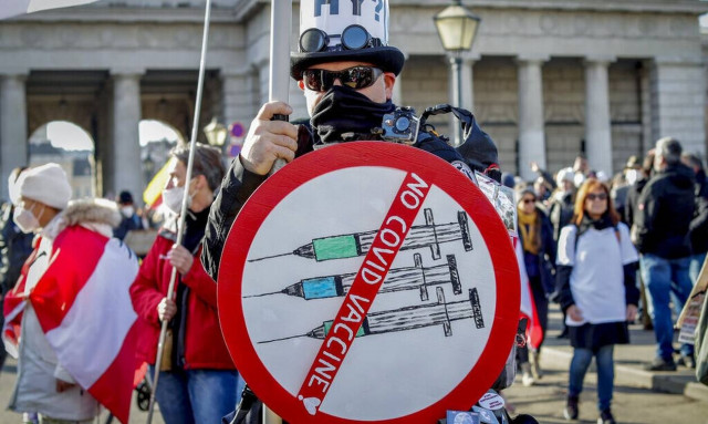 Κορονοϊός - Αυστρία: Δεκάδες χιλιάδες διαδηλωτές κατά της καραντίνας