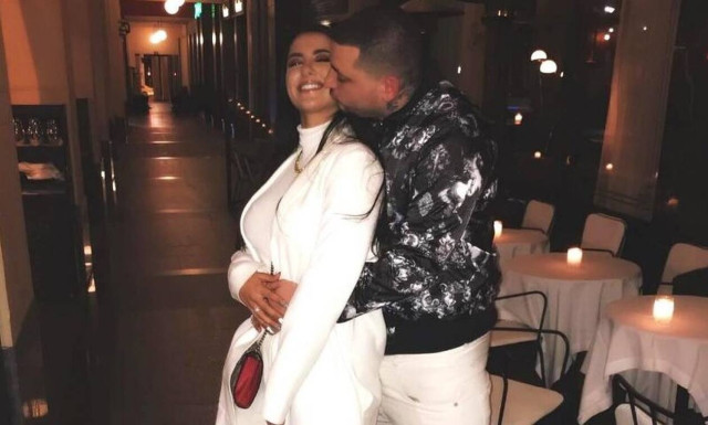 Mad Clip: Χυδαία σχόλια για την Αρετή που «διασκεδάζει και χορεύει στην επέτειο από τον θάνατό του»