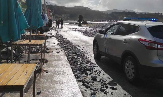 Κακοκαιρία: Σοβαρά προβλήματα στη Μάνη - Η θάλασσα βγήκε στη στεριά (pics)