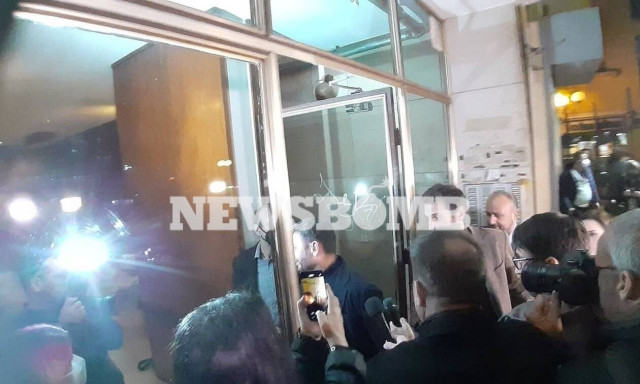 Εκλογές ΚΙΝΑΛ - Αποτελέσματα: Χειροκροτήματα στην υποδοχή Ανδρουλάκη - «Όλα καλά», η πρώτη δήλωση