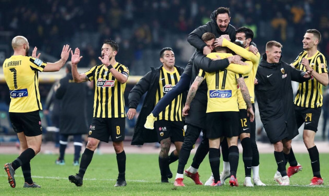 Super League: Συνεχίζει το κυνήγι του Ολυμπιακού η ΑΕΚ - Τα highlights κι η βαθμολογία (vids)