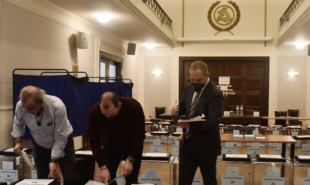 Μικρότερη σε σχέση με τον Α' γύρο η προσέλευση των δικηγόρων στις εκλογές του ΔΣΑ